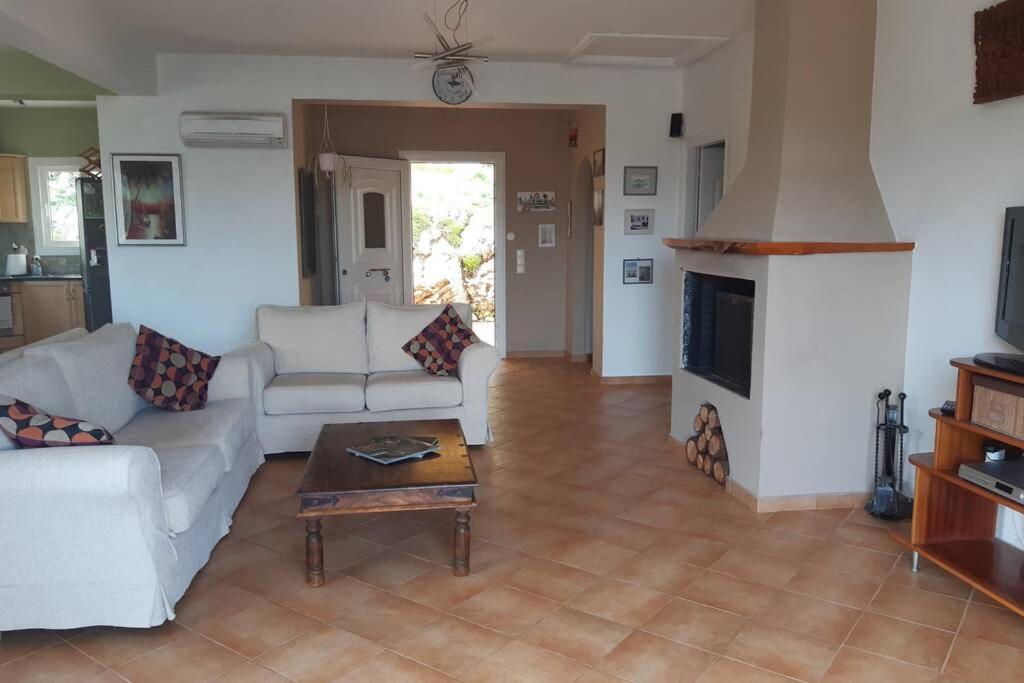 Villa Sunrise With Stunning Views And Private Pool Katokhórion المظهر الخارجي الصورة